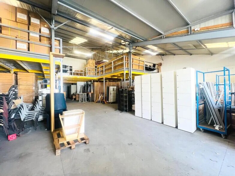 Local d’activités dans Aulnay-sur-Mauldre à louer - Photo de l’immeuble – Image 1 sur 13