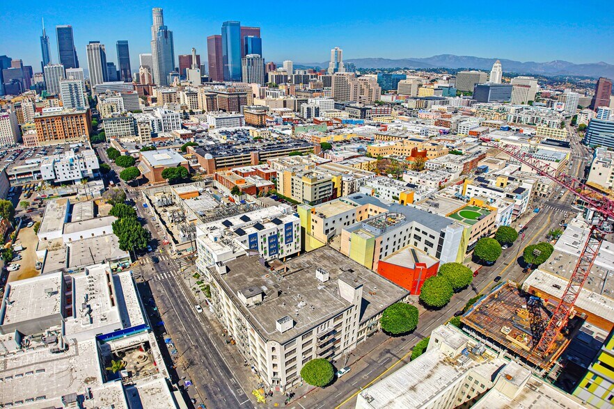 421 E 6th St, Los Angeles, CA à vendre - Photo de l’immeuble – Image 2 sur 22