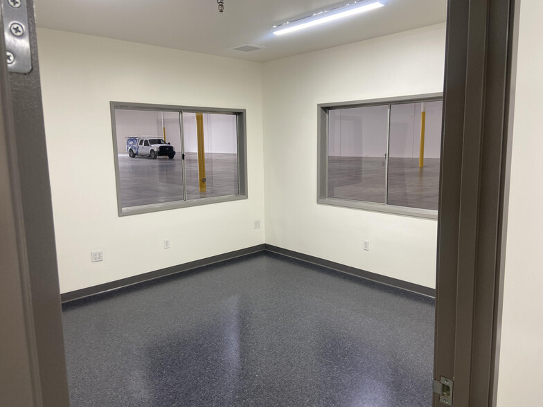 12866 Ann St, Santa Fe Springs, CA à louer - Photo de l’immeuble – Image 3 sur 11