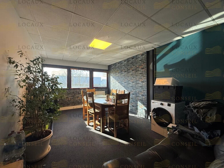 Local d'activités dans SAINT-OUEN-L'AUMONE à vendre - Photo intérieure – Image 2 sur 7