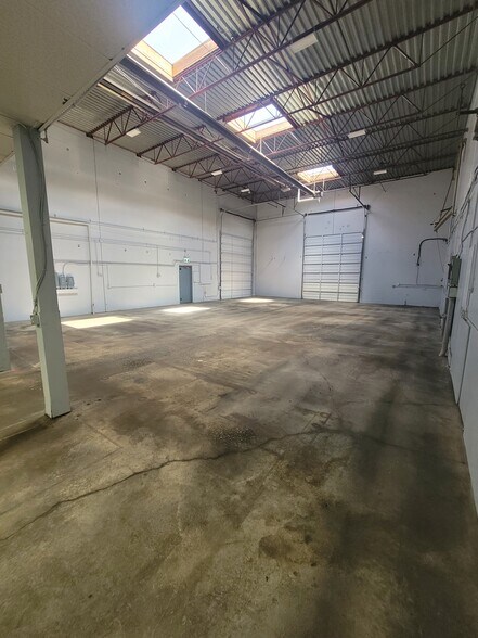 17728 66 Av, Surrey, BC à louer - Photo de l’immeuble – Image 2 sur 11