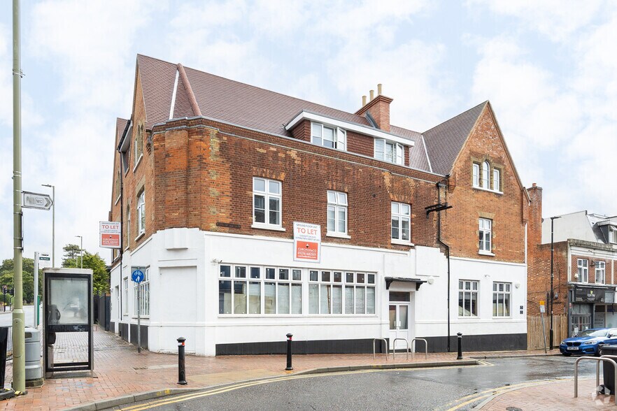 121 London Rd, Camberley à louer - Photo de l’immeuble – Image 2 sur 4