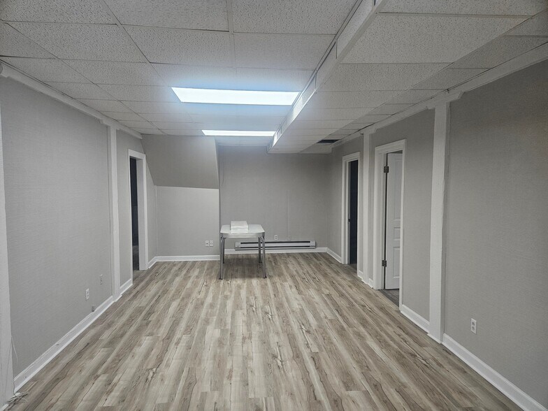 1110 Brookstown Ave, Winston-Salem, NC à louer - Photo de l’immeuble – Image 3 sur 18