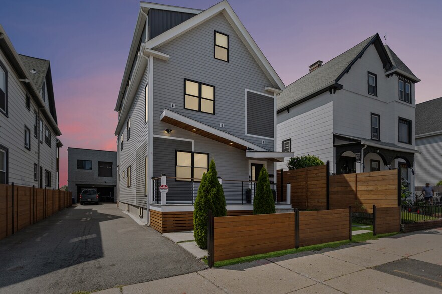 340 Main St, Everett, MA à vendre - Photo de l’immeuble – Image 1 sur 14