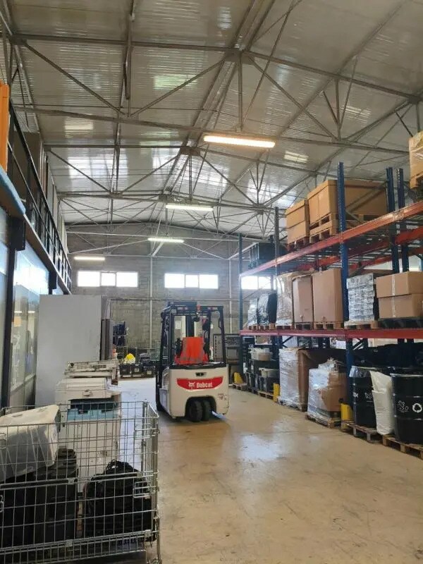 30 Bis Rue D'Helsinki, Vitrolles à louer Photo de l’immeuble– Image 1 sur 6