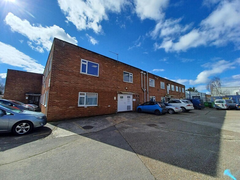 6 Whittle Rd, Wimborne à louer - Photo de l’immeuble – Image 2 sur 11