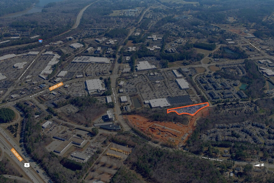Piney Plains Rd, Cary, NC à vendre - Photo principale – Image 1 sur 1