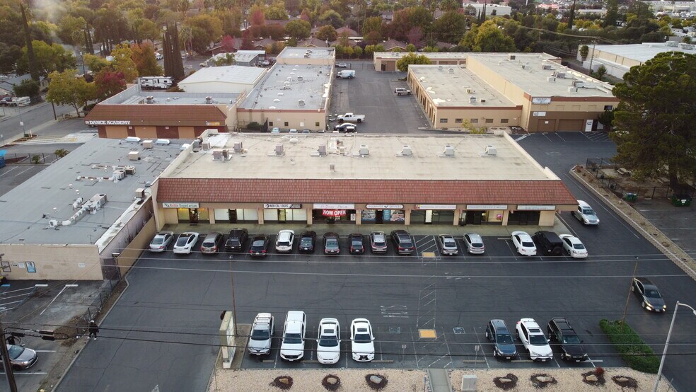 5051 College Oak Dr, Sacramento, CA à louer - Photo de l’immeuble – Image 2 sur 13