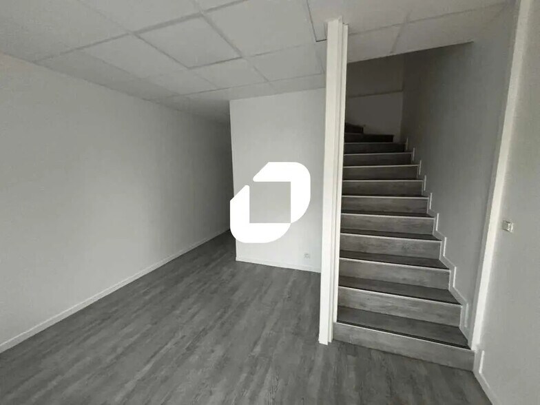 6 Rue De La Closerie, Lisses à louer - Photo de l’immeuble – Image 2 sur 18