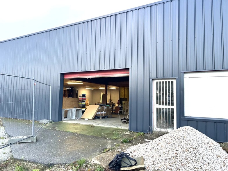 Industriel/Logistique dans Sarzeau à louer - Photo de l’immeuble – Image 1 sur 5