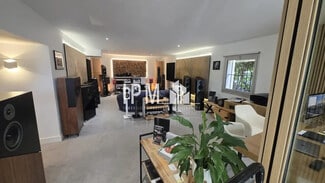 Plus de détails pour Local commercial à louer