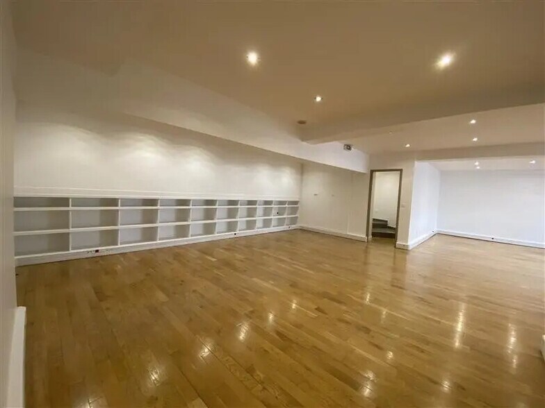 Bureau dans Paris à louer - Photo de l’immeuble – Image 1 sur 8