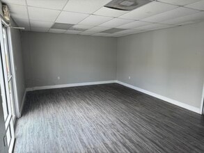 10525 Oak St NE, Saint Petersburg, FL à louer Photo intérieure– Image 2 sur 7
