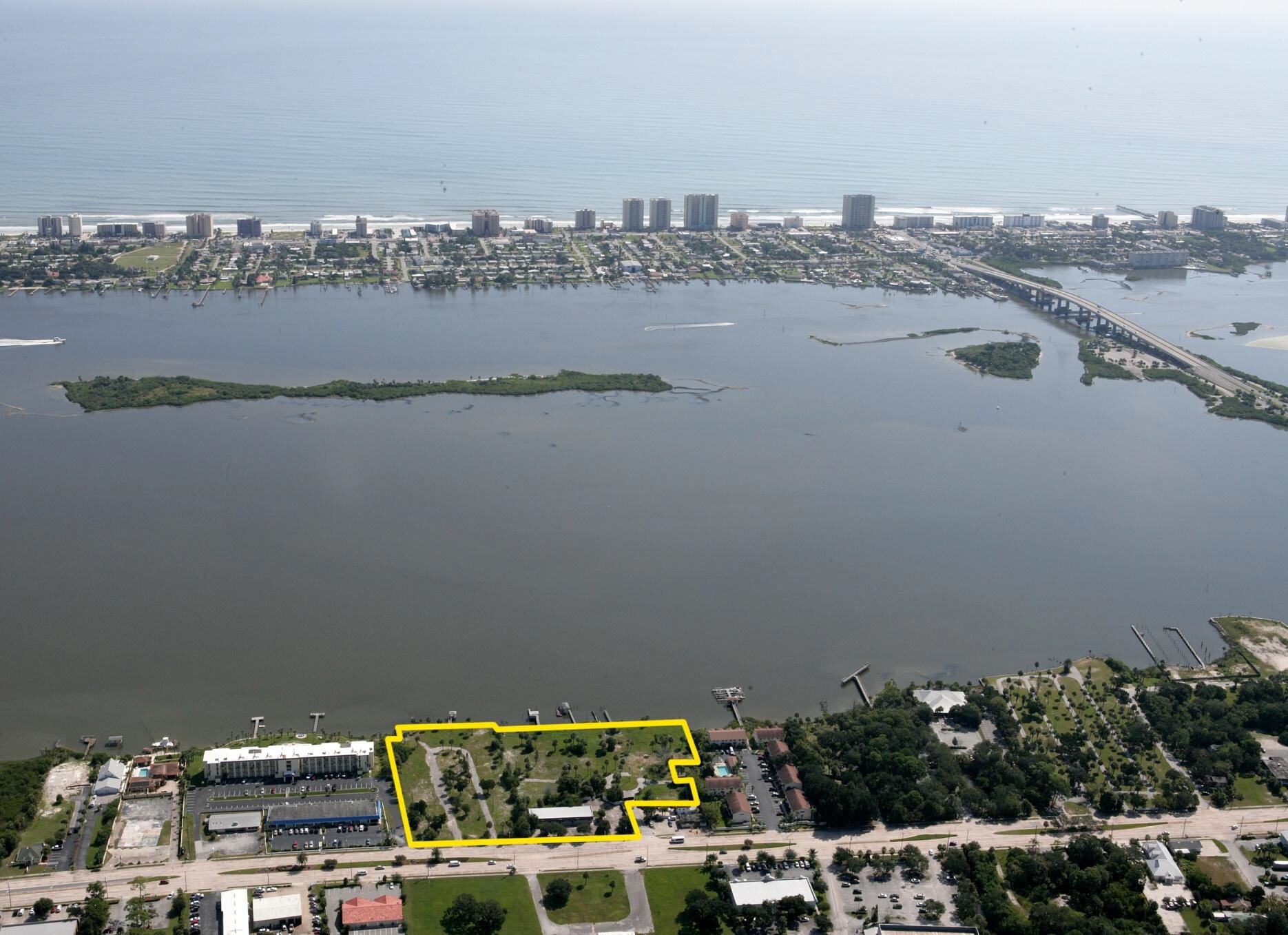 3225 S Ridgewood Ave, South Daytona, FL à vendre Photo principale– Image 1 sur 8