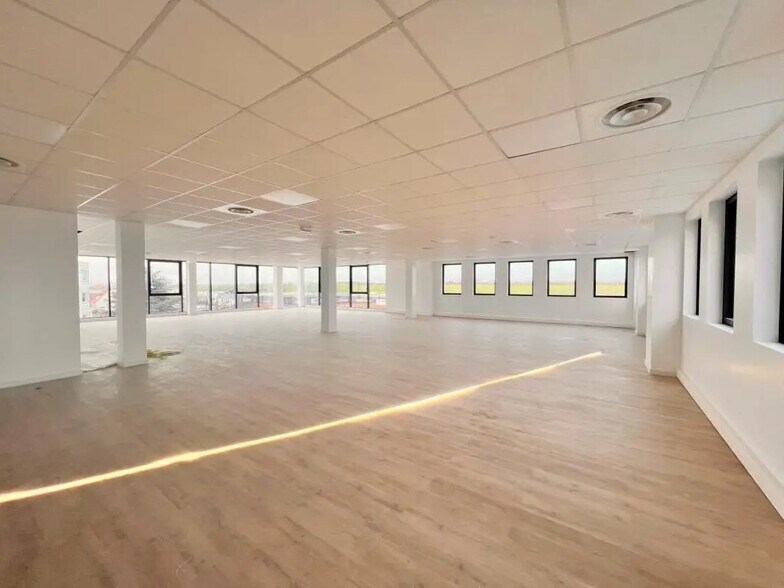 Bureau dans Plaisir à louer - Photo intérieure – Image 2 sur 5