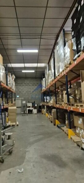 Local d’activités dans Chassieu à louer - Photo de l’immeuble – Image 2 sur 13