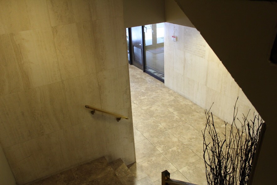 915 NE 125th St, Miami, FL à louer - Hall d’entrée – Image 2 sur 13