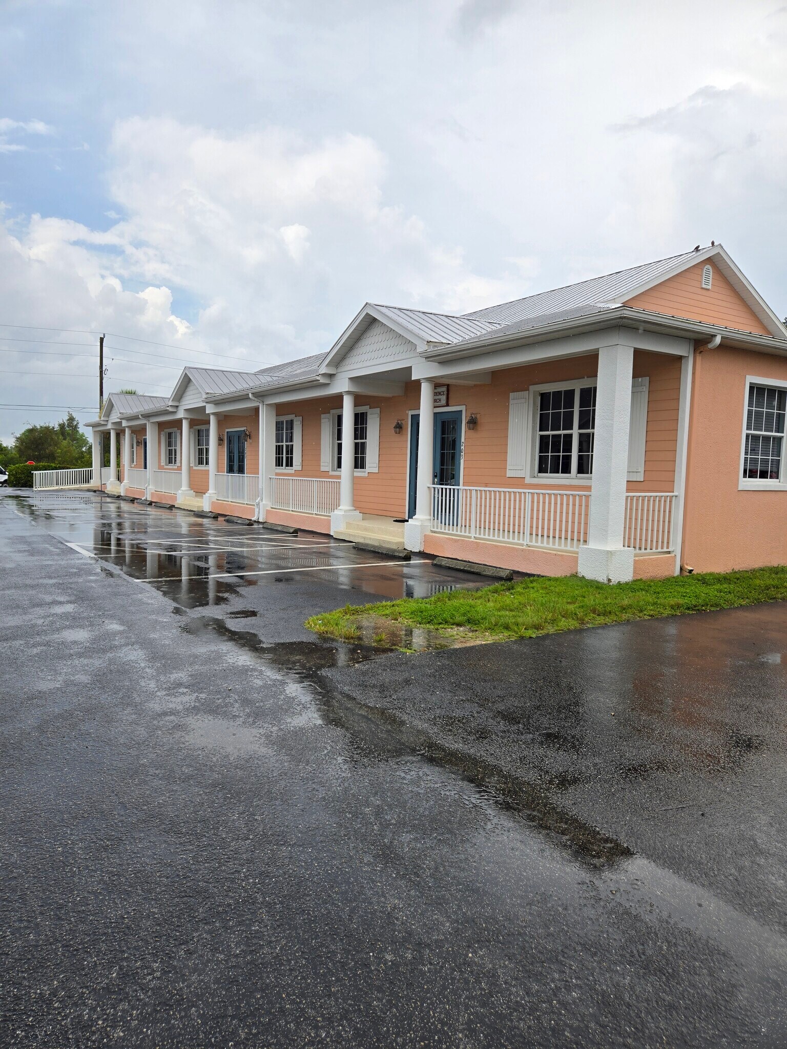 5473 Lee St, Lehigh Acres, FL à louer Photo de l’immeuble– Image 1 sur 6