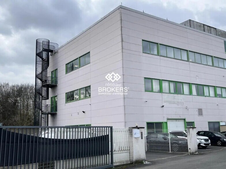 Bureau dans Savigny-le-Temple à vendre - Photo de l’immeuble – Image 1 sur 1