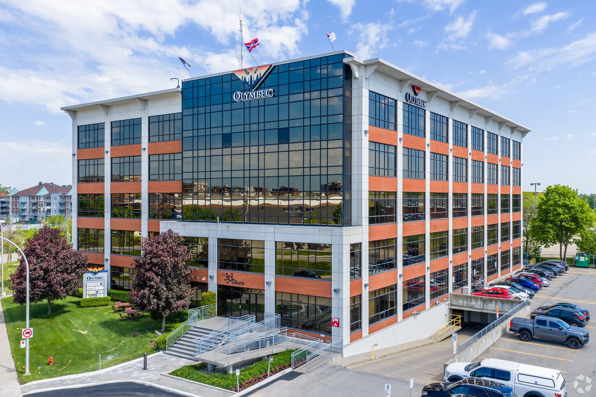 333 Boul Décarie, Montréal, QC à louer Photo principale– Image 1 sur 5