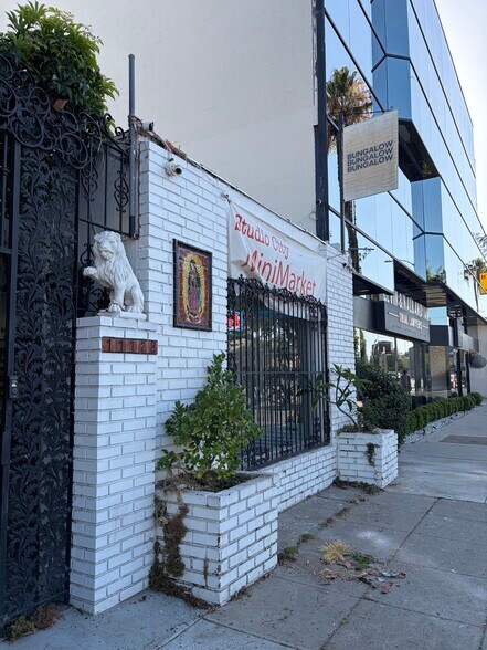11128 Ventura Blvd, Studio City, CA à louer - Photo de l’immeuble – Image 3 sur 10
