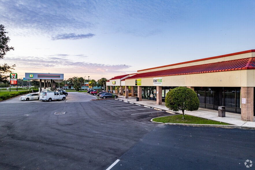 5570-5598 N Orange Blossom Trl, Orlando, FL à louer - Photo de l’immeuble – Image 3 sur 5