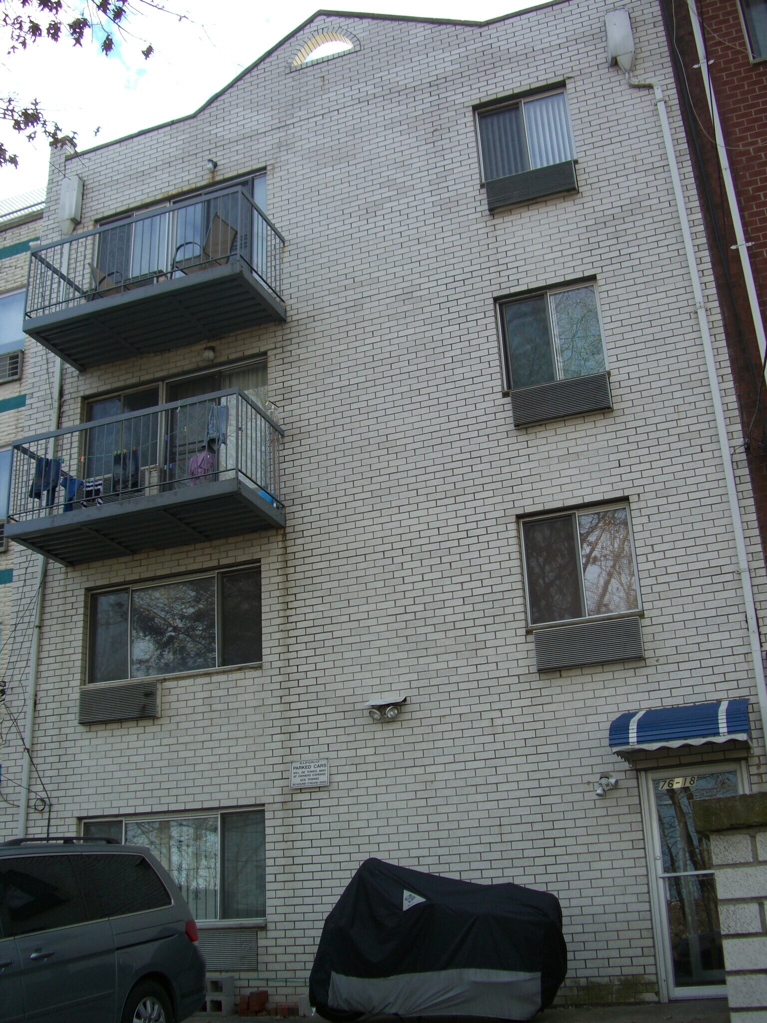 76-18 Grand Central Pky, Forest Hills, NY à vendre Photo principale– Image 1 sur 2