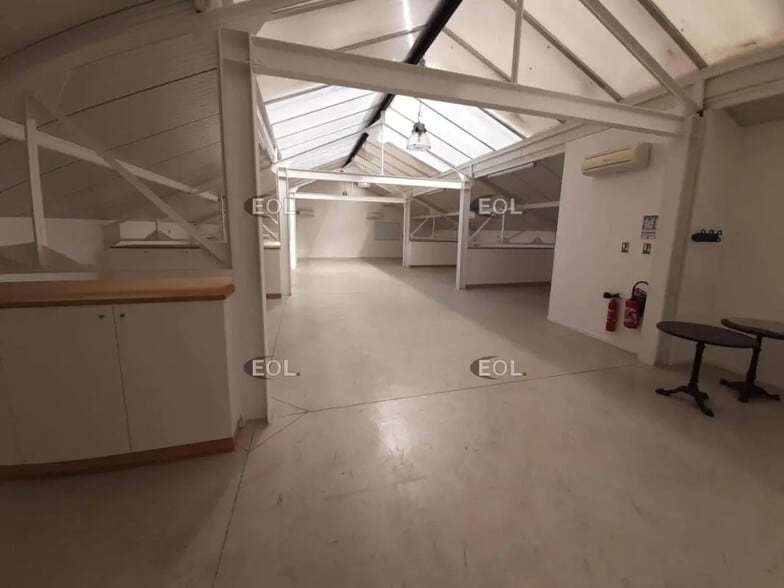 Local d'activités dans Saint-Maur-des-Fossés à vendre - Photo intérieure – Image 3 sur 8