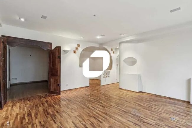 Plus de détails pour 2 Promenee Superieure, Ivry-sur-Seine - Bureau à vendre