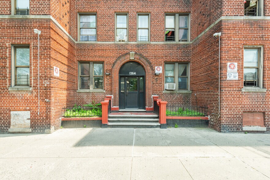 1364 Bronx River Ave, Bronx, NY à vendre - Photo de l’immeuble – Image 3 sur 25