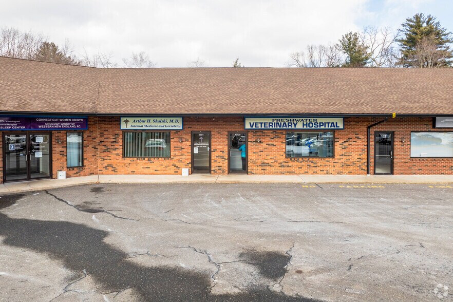 151 Hazard Ave, Enfield, CT à louer - Photo de l’immeuble – Image 3 sur 4