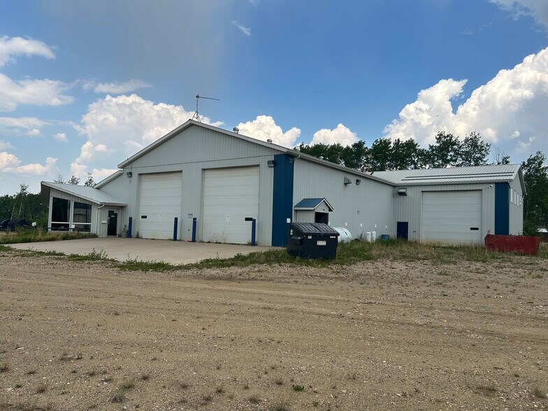 301 Forrestry Dr, Opportunity No 17, AB à louer - Photo de l’immeuble – Image 2 sur 6