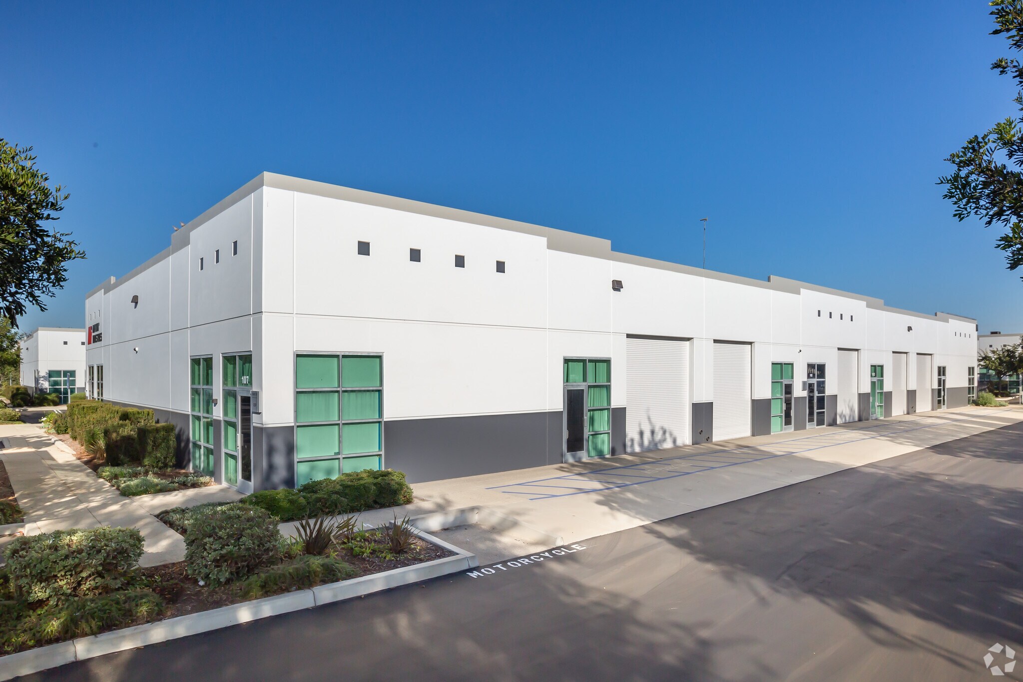 2350-2380 Eastman Ave, Oxnard, CA à louer Photo principale– Image 1 sur 14