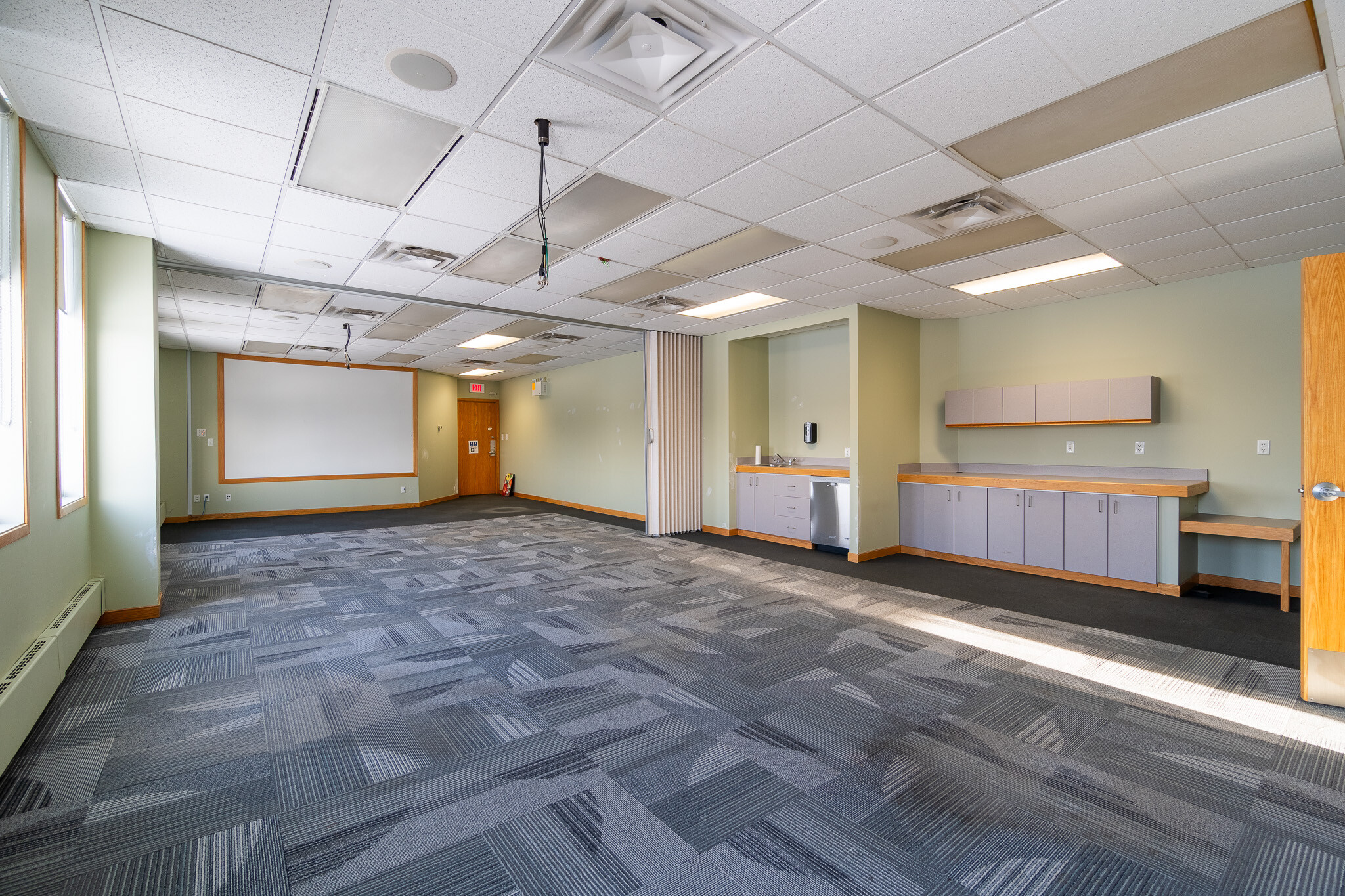 10835 120th St NW, Edmonton, AB à louer Photo intérieure– Image 1 sur 8