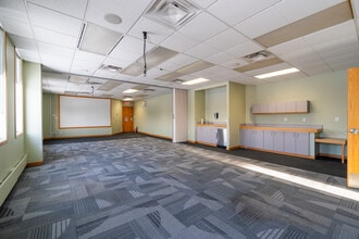 10835 120th St NW, Edmonton, AB à louer Photo intérieure– Image 1 sur 8