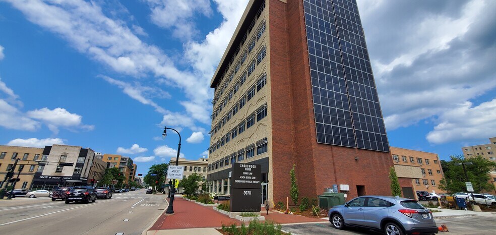 3970 N Oakland Ave, Shorewood, WI à louer - Photo de l’immeuble – Image 2 sur 9