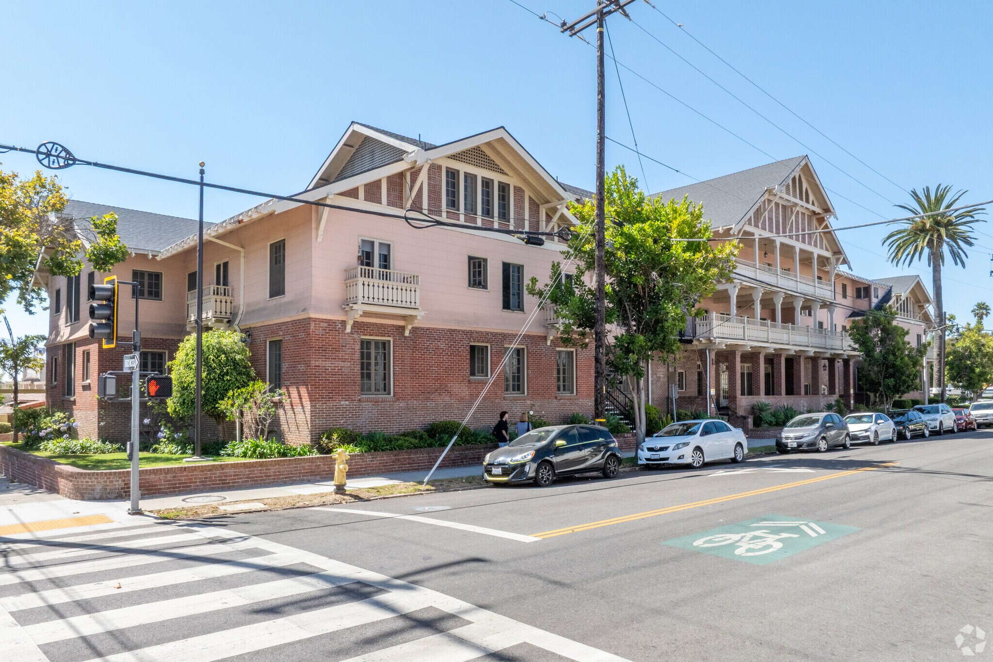 105 W Sola St, Santa Barbara, CA à vendre Photo principale– Image 1 sur 4