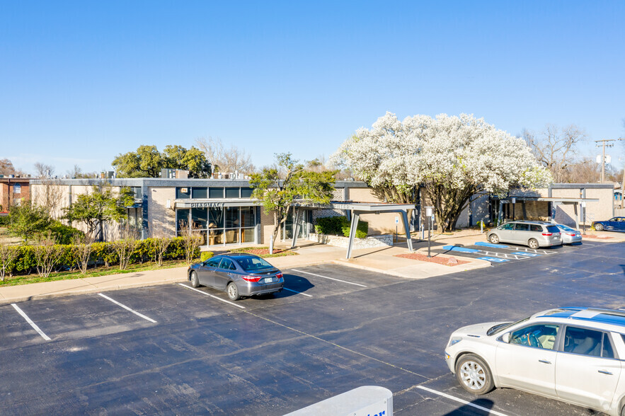 5300 N Meridian Ave, Oklahoma City, OK à louer - Photo de l’immeuble – Image 1 sur 12