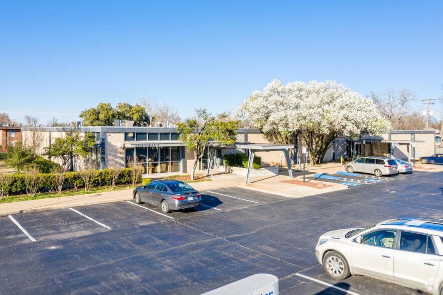 5300 N Meridian Ave, Oklahoma City, OK à louer - Photo principale – Image 1 sur 9