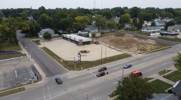 1001 E War Memorial Dr, Peoria Heights, IL à vendre - Photo principale – Image 1 sur 11