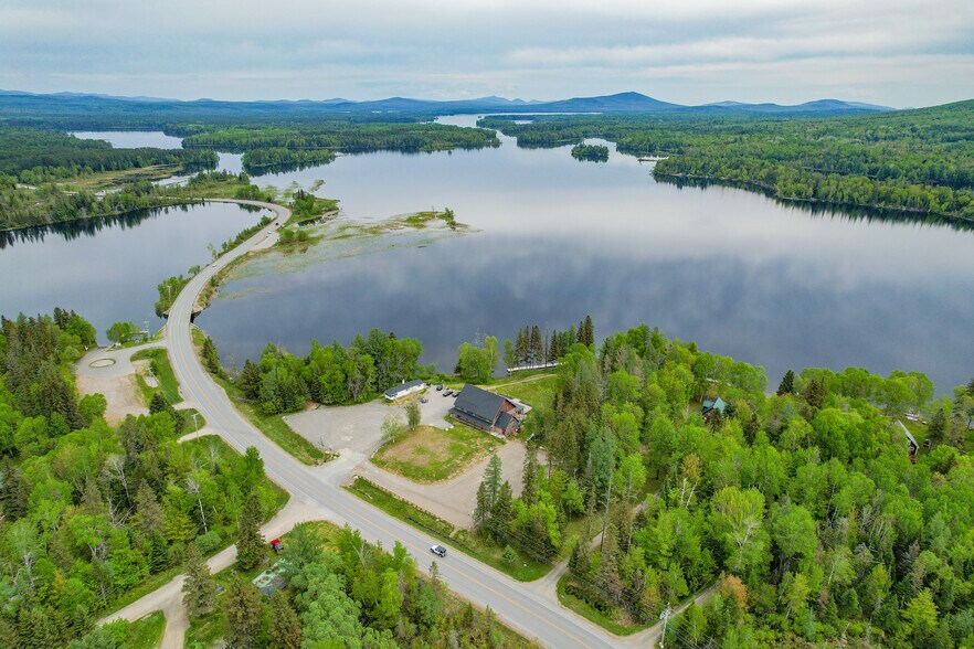 9 Tranquility Ln, Eustis, ME à louer - Photo de l’immeuble – Image 1 sur 23