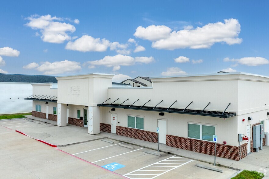 15221 Spencer Rd, Houston, TX à louer - Photo principale – Image 1 sur 19