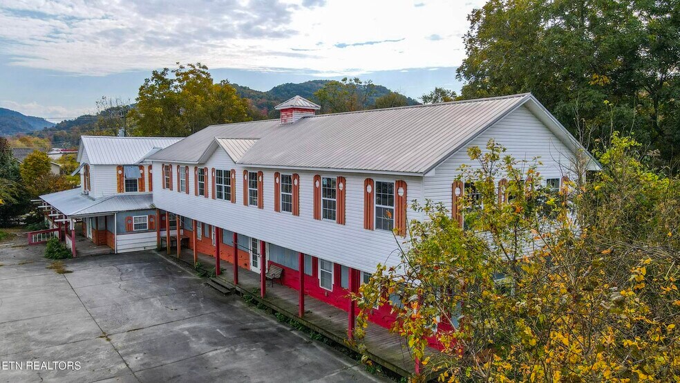 390 Cherohala Skwy, Tellico Plains, TN à vendre - Photo de l’immeuble – Image 3 sur 3