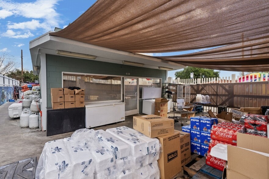 920 N Bonnie Beach Pl, Los Angeles, CA à vendre - Photo de l’immeuble – Image 2 sur 30