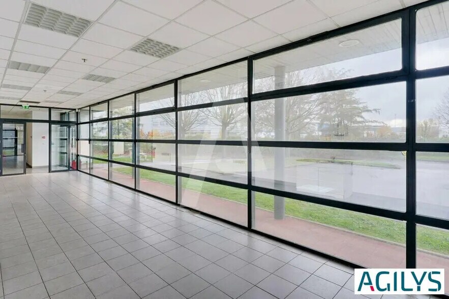 Industriel/Logistique dans Wissous à louer - Photo de l’immeuble – Image 1 sur 9