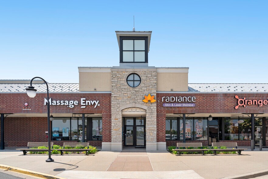 101-295 Rice Lake Sq, Wheaton, IL à vendre - Photo de l’immeuble – Image 3 sur 18