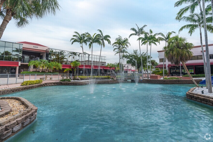 7000 W Camino Real, Boca Raton, FL à vendre - Photo de l’immeuble – Image 2 sur 8