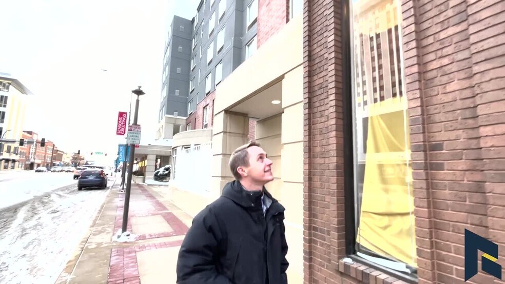 211 S Broadway, Rochester, MN à louer - Vidéo sur l’annonce professionnelle – Image 2 sur 28