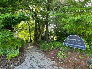 1144 E Market St, Charlottesville, VA à louer Photo de l’immeuble– Image 1 sur 18