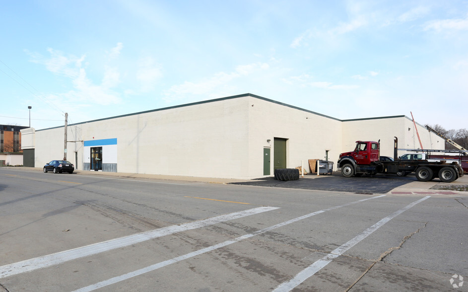 110 S State St, Belvidere, IL à louer - Photo de l’immeuble – Image 3 sur 11